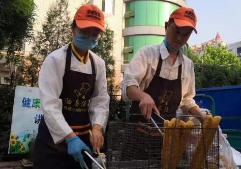 賣(mài)油條年入30萬(wàn) 真的是三百六十行行行出狀元