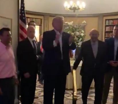 特朗普闖婚宴現場 新娘新郎都是他的“鐵桿粉絲”