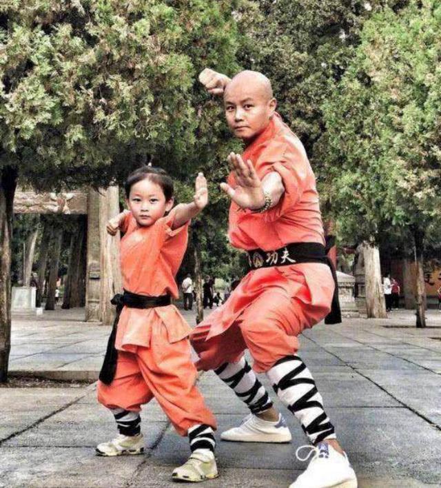 樂嘉送女兒上少林  面對質疑樂嘉稱學武和學舞沒啥差別