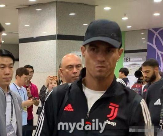 韓球迷撕C羅球衣 只怪C羅未登場惹爭議 這仇結大了!