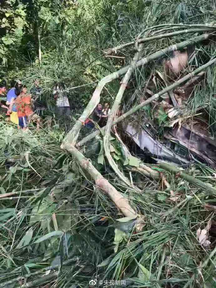 老撾車禍13人遇難 提醒在老撾旅行減少山區行車