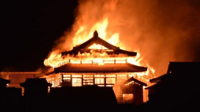 日本首里城大火 首里城被烈焰包圍讓人心痛