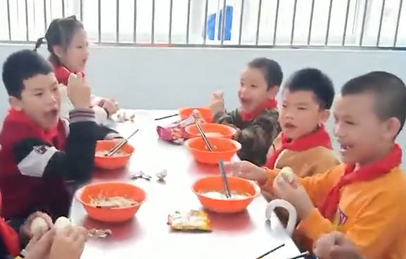 女大學生中獎1.4萬個雞蛋 這獎品是從哪里來的?